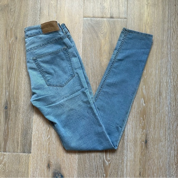 Divided Blue Skinny Jeans by H & M Low Rise Light Wash - Size 6 - Picture 4 of 13